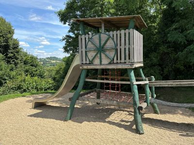 Neue Themengeräte erinnern an das industrielle Erbe am Müsendrei Spielplatz