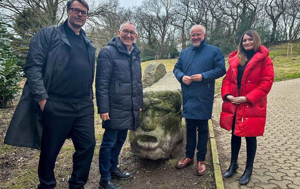 Bürgermeister und Regierungspräsident besichtigen den historischen Gethmannschen Garten in Hattingen