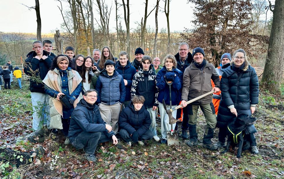 Gruppenportrait von den Beteiligten im Schulenberger Wald