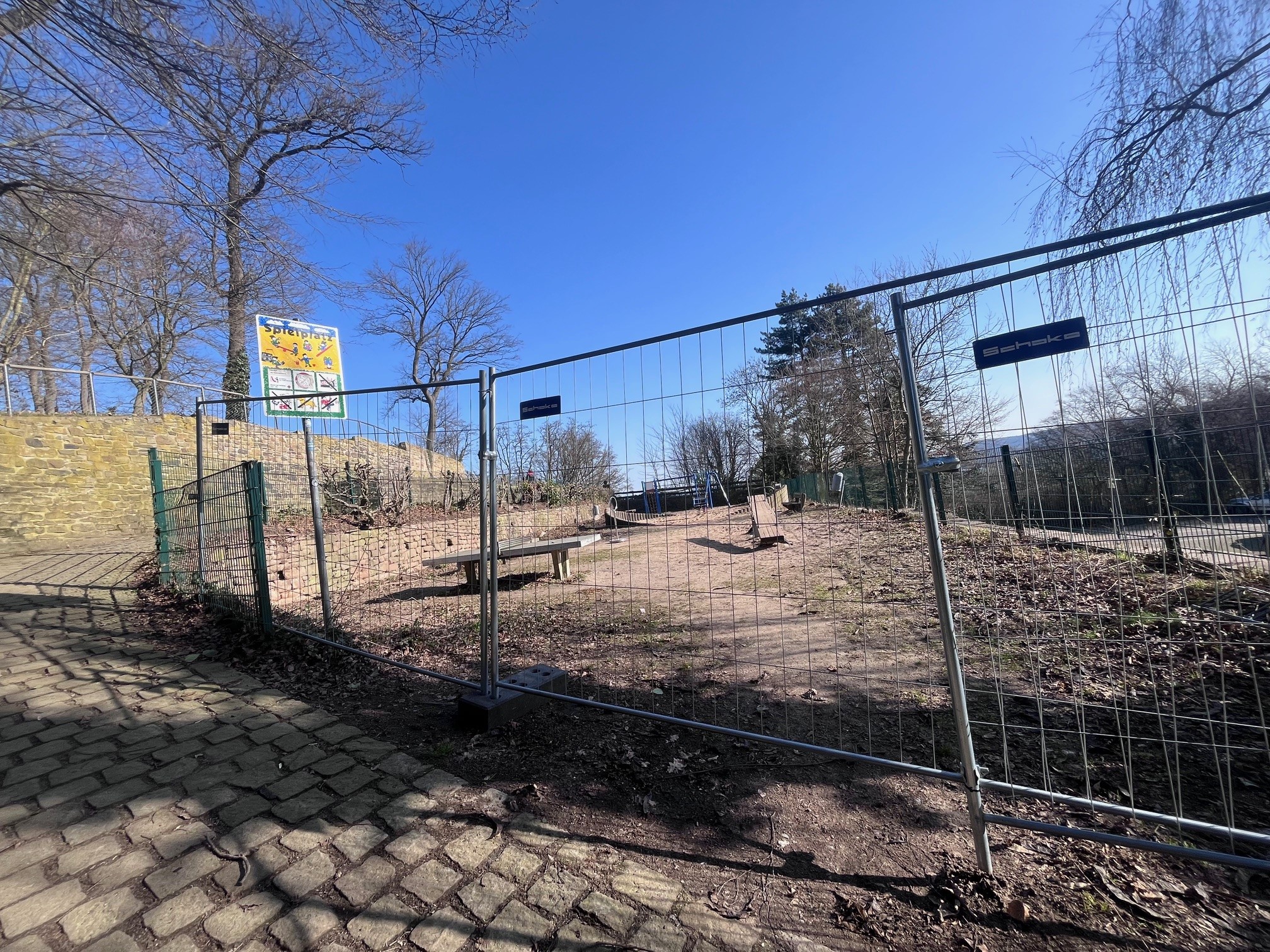 Sperrung Spielplatz Gethmannscher Garten