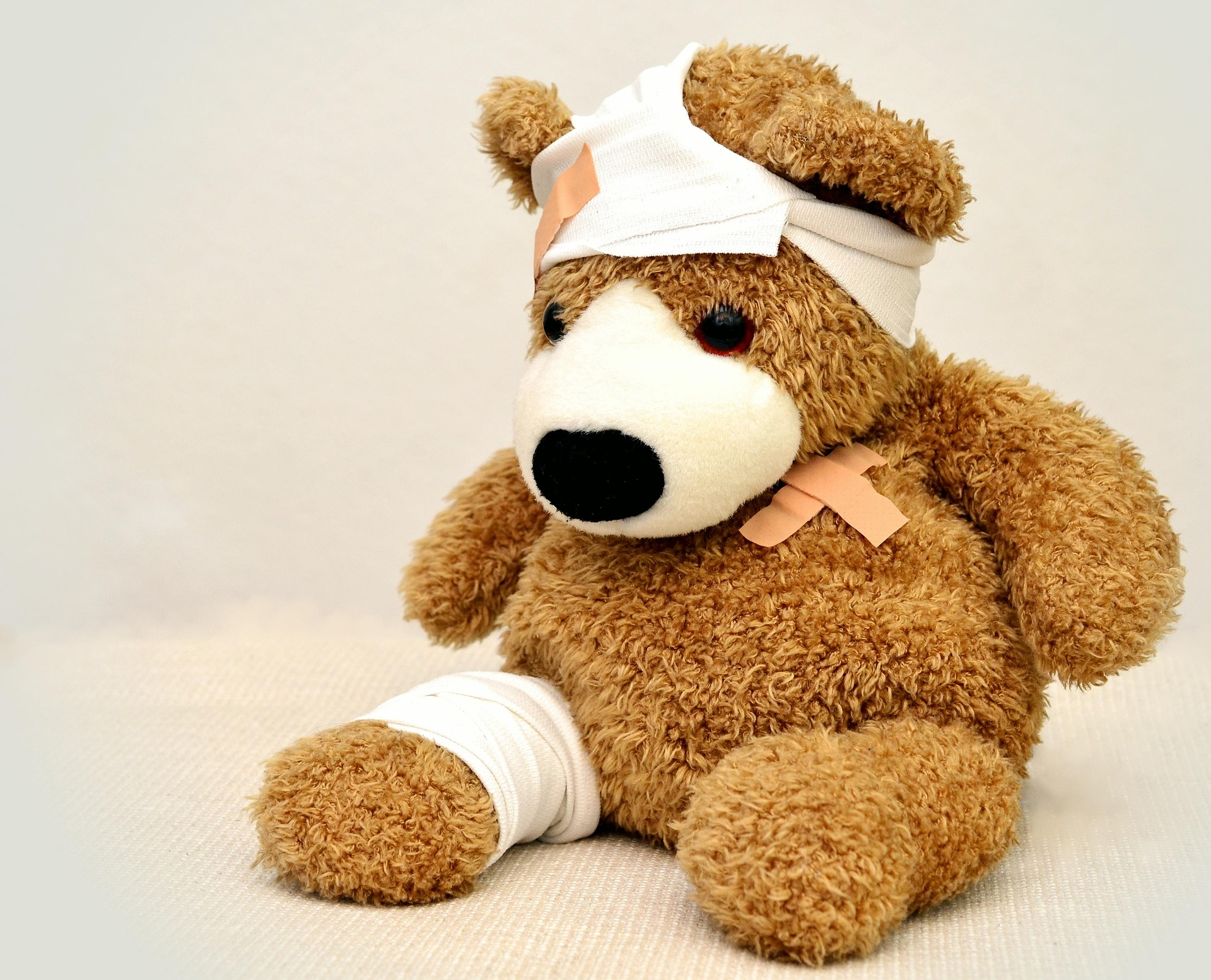 Teddybär ist verarztet